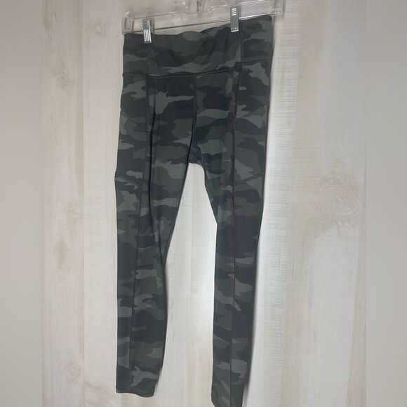 Athleta camo contender 7/8 tights leggings, size small - Picture 2 of 10